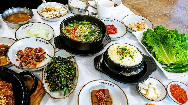 불백과 함께 차려진 푸짐한 한상