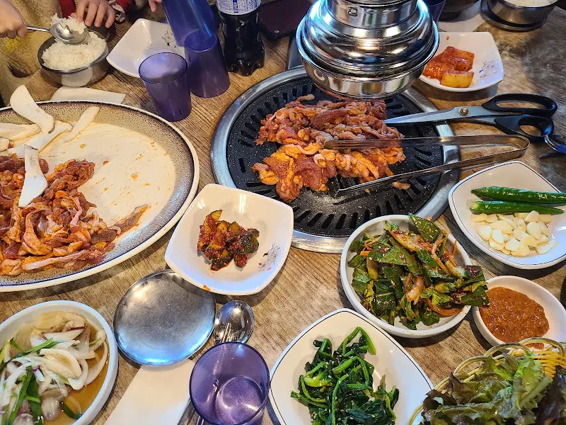 돼지갈비 한 상 차림