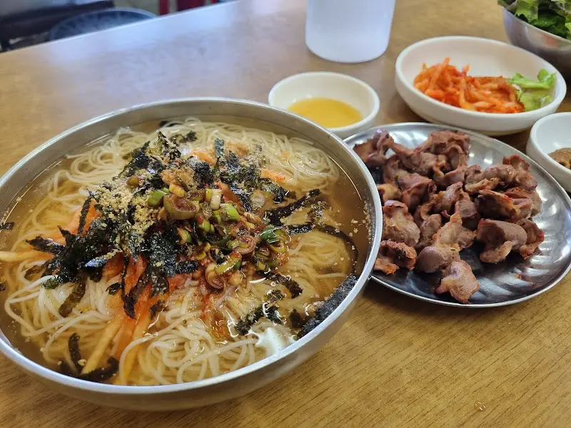 잔치국수와 닭똥집