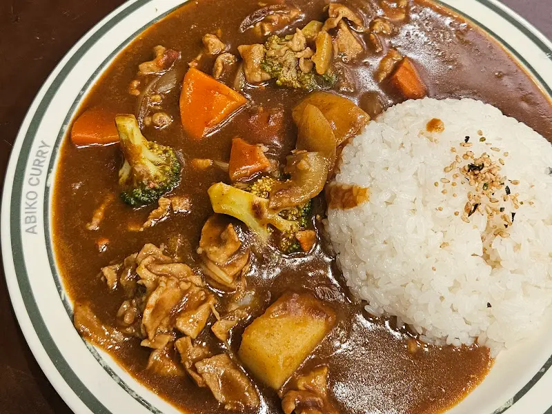 아비꼬 카레의 정갈한 플레이팅