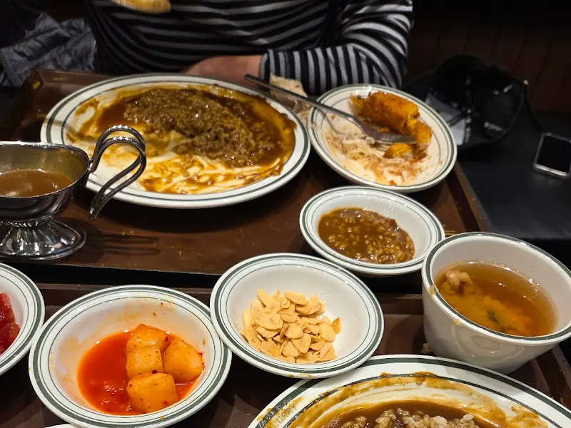 다양한 사이드 메뉴와 함께 즐기는 아비꼬 카레