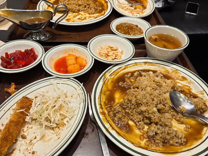 아비꼬 카레의 푸짐한 한 상 차림