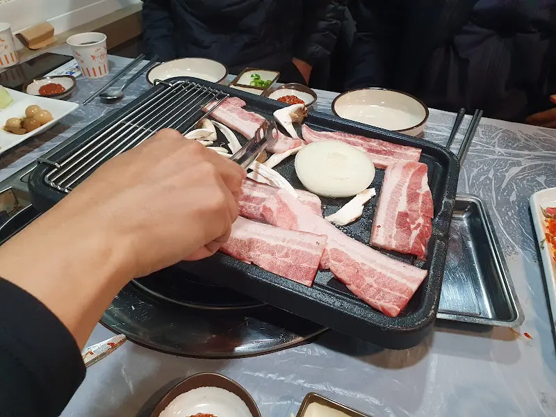 고기 굽는 모습