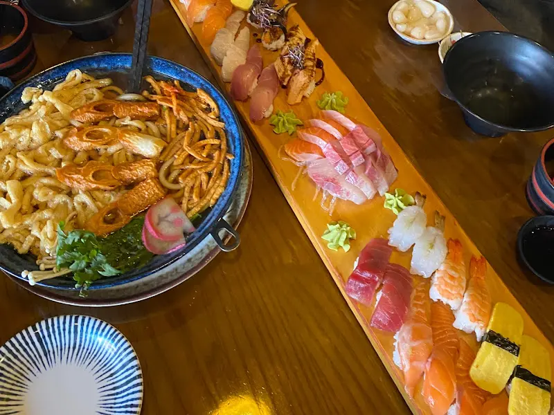 푸짐하게 차려진 초밥 한 상 차림