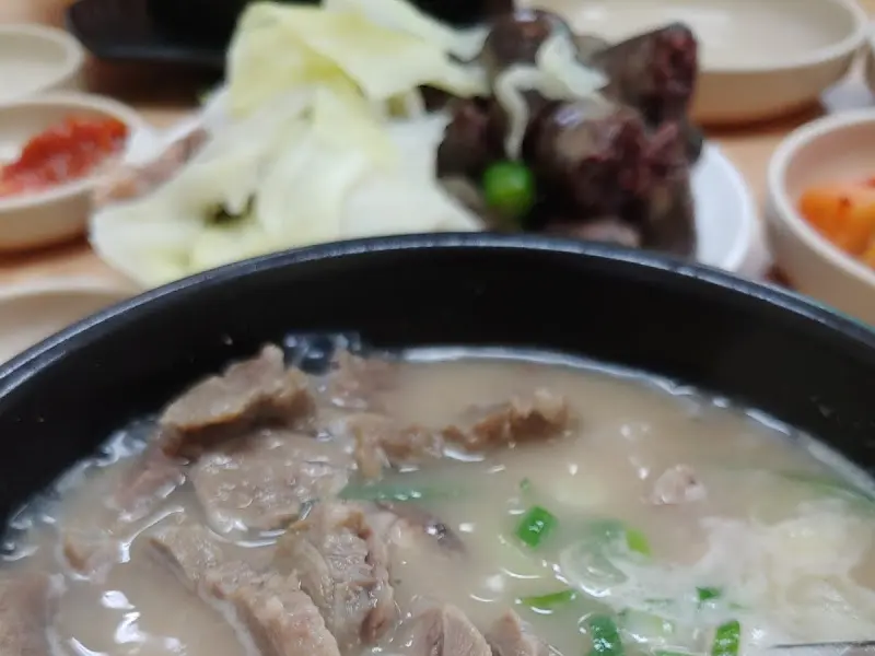 순대국 속 뽈살과 순대