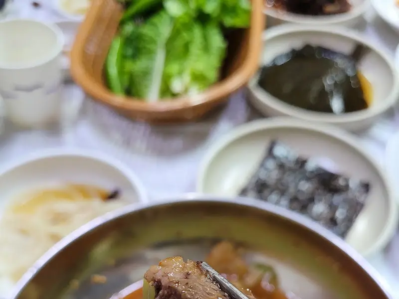 푸짐하게 차려진 상차림