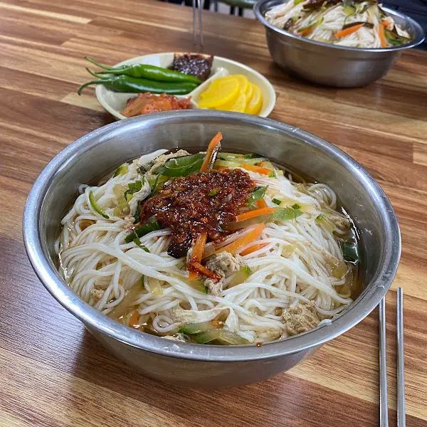 푸짐한 잔치국수