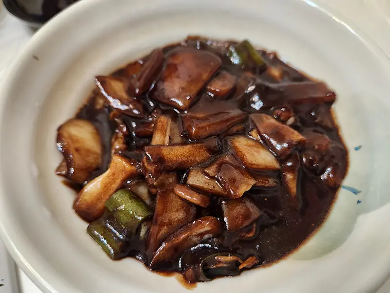 윤기가 자르르 흐르는 간짜장 소스