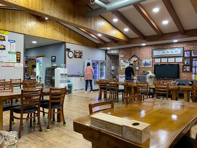 넓고 깔끔한 실내