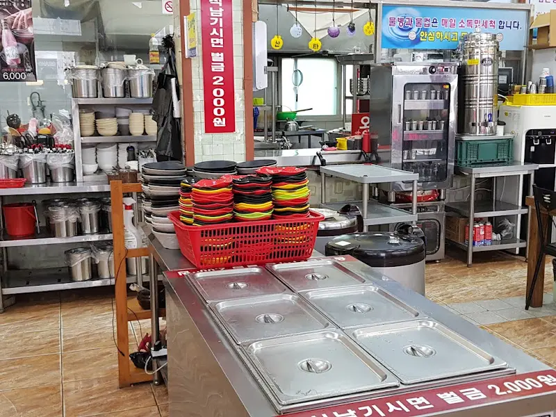 왕칼국수 내부