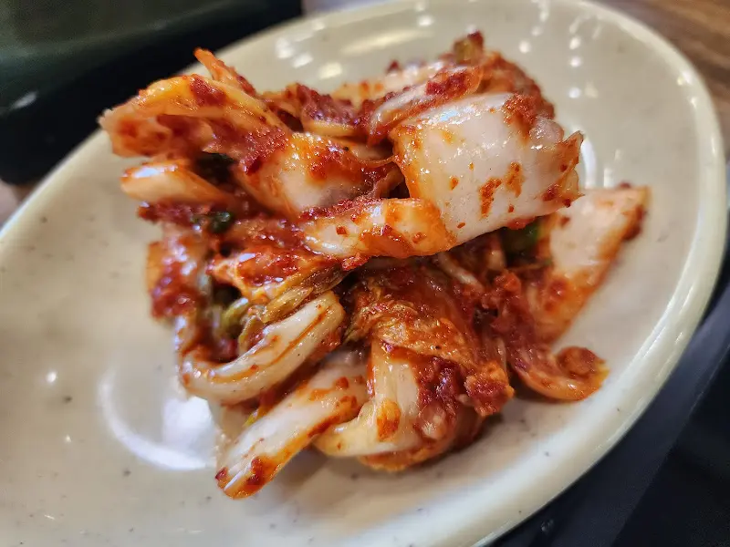 칼국수와 찰떡궁합인 김치