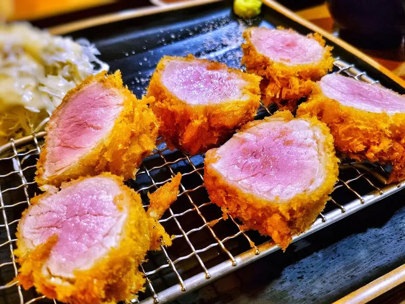 황금빛 튀김옷을 입은 안심 카츠