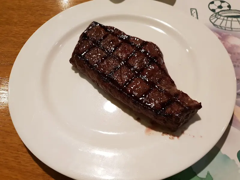 잘 구워진 스테이크