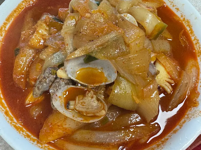 해산물이 가득한 짬뽕밥