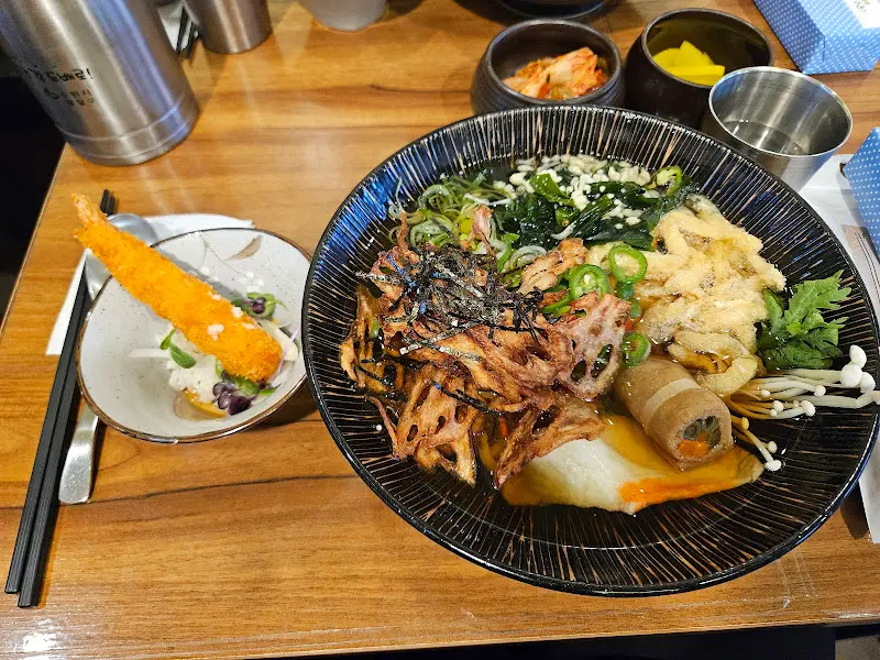 열두알우동과 새우튀김