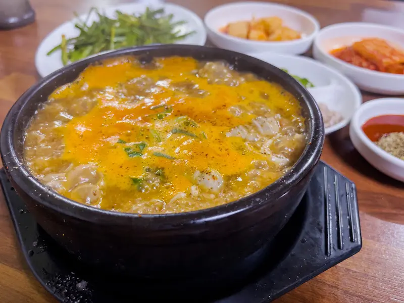 다진 양념을 넣은 순대국밥