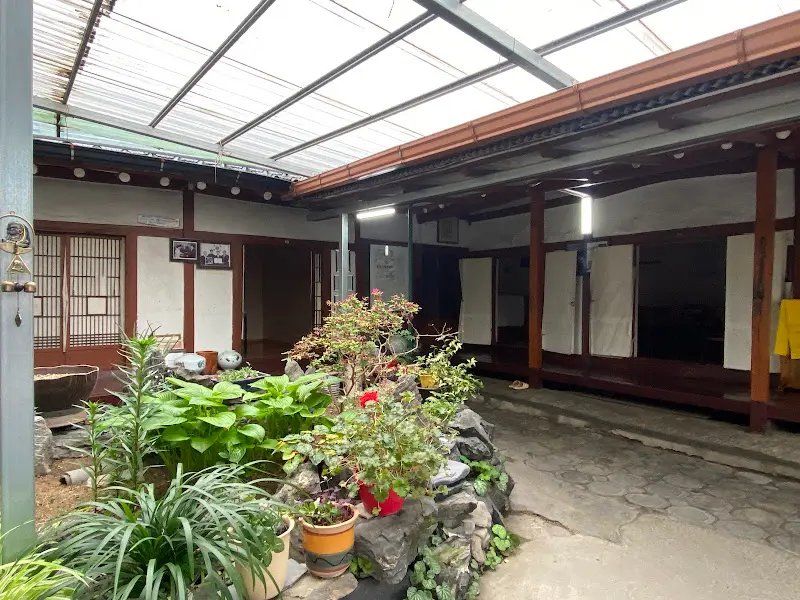 식당 내부 정원