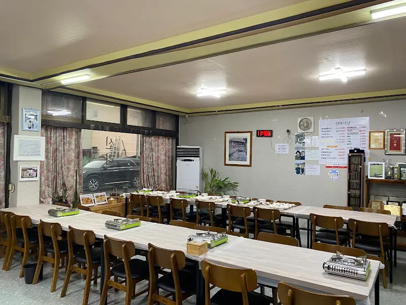 식당 내부 테이블