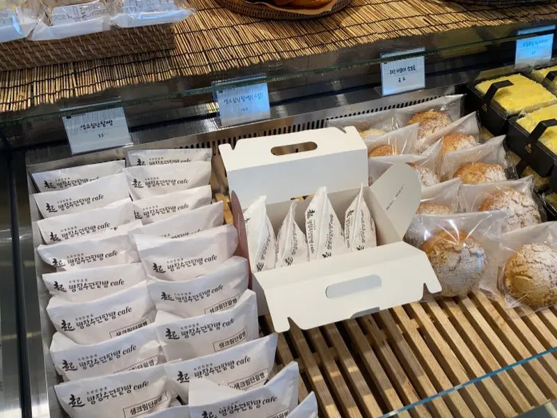 깔끔하게 포장된 빵