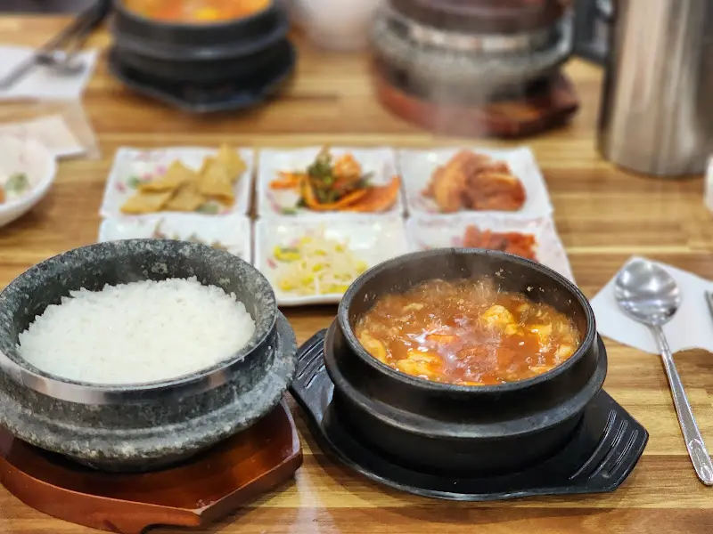 해물순두부와 돌솥밥
