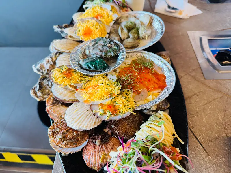 다채로운 조개구이 모듬 한 상