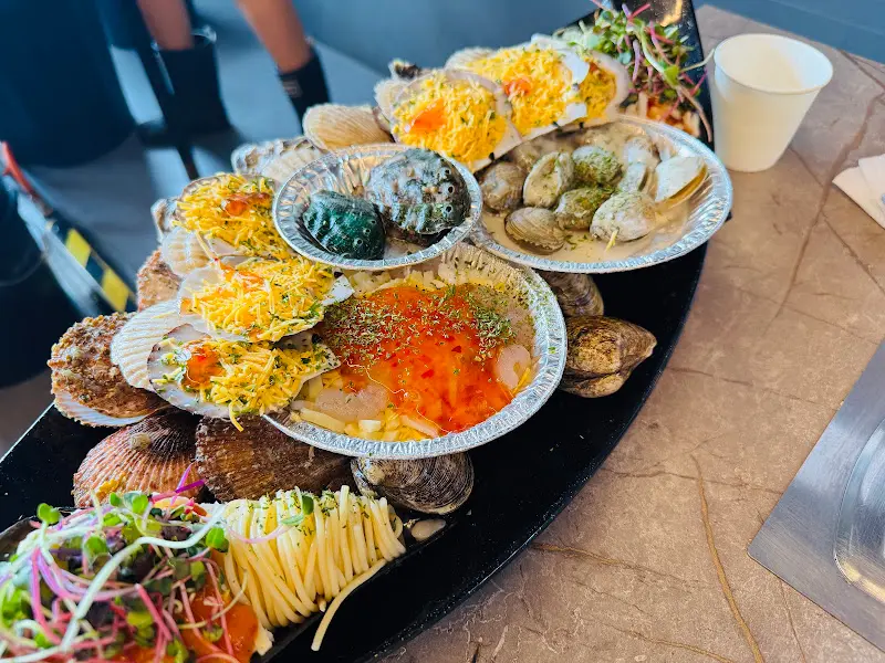 푸짐한 조개구이 한 상 차림