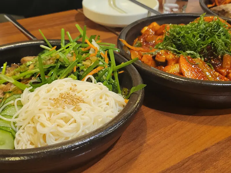 새콤달콤한 드레싱이 인상적인 백골뱅이 부침