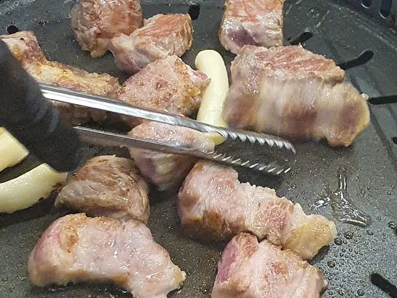 맛찬들 왕소금구이 정자점 삼겹살 구이