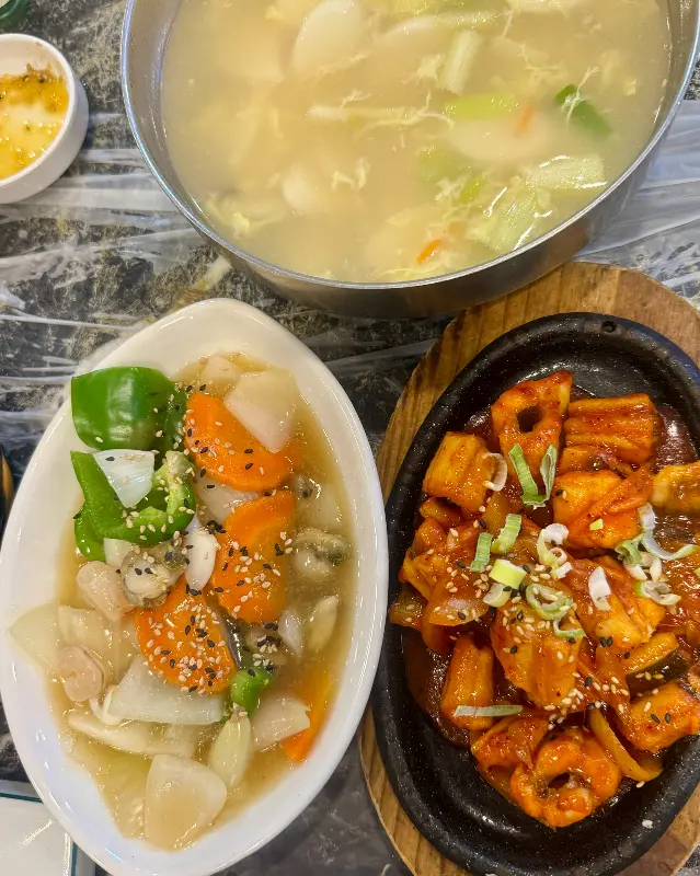 낙지비빔밥과 떡국의 환상적인 조화