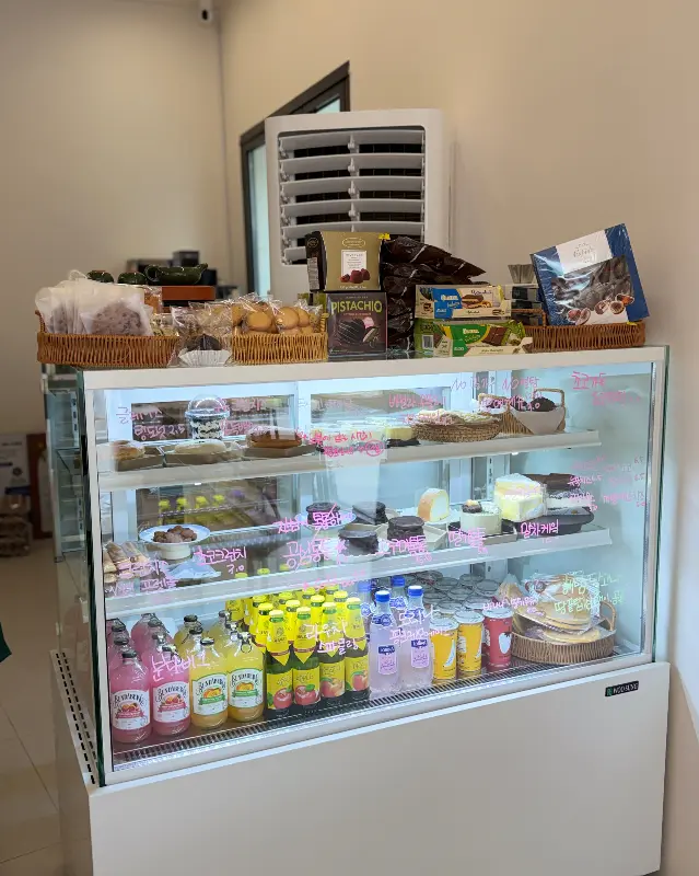 쇼케이스 안의 디저트