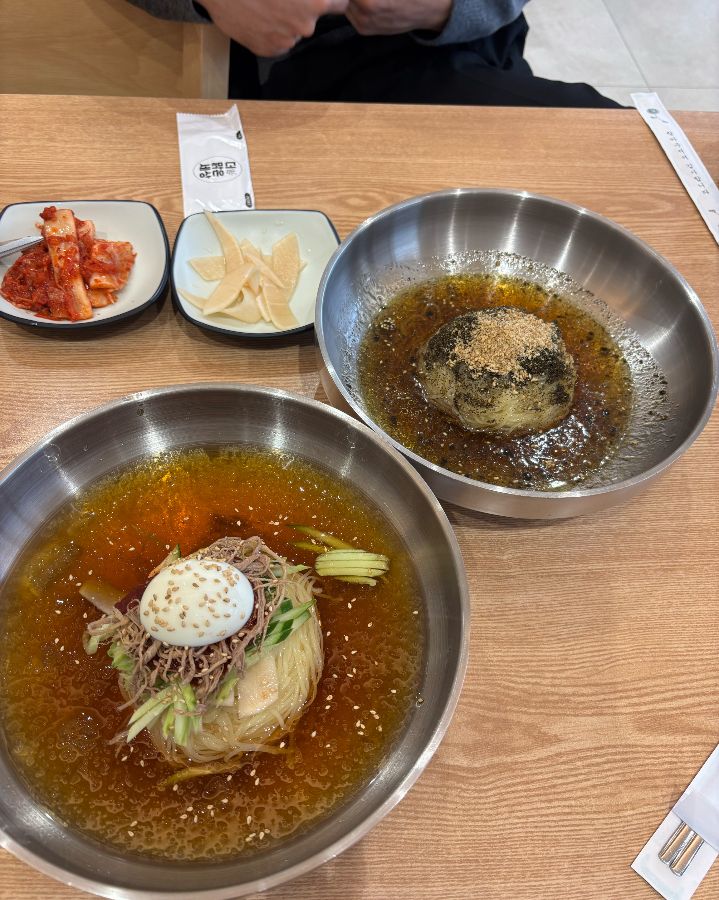 밀면 한 상 차림