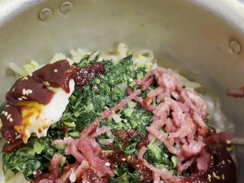 푸짐한 육회비빔밥