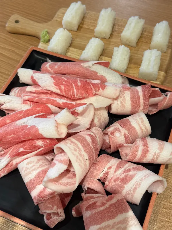 차돌박이와 돌초밥의 환상적인 조화