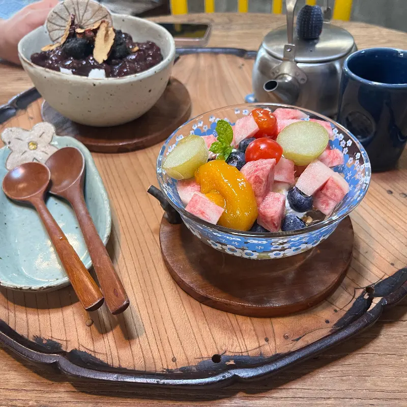 카페 내부 소품