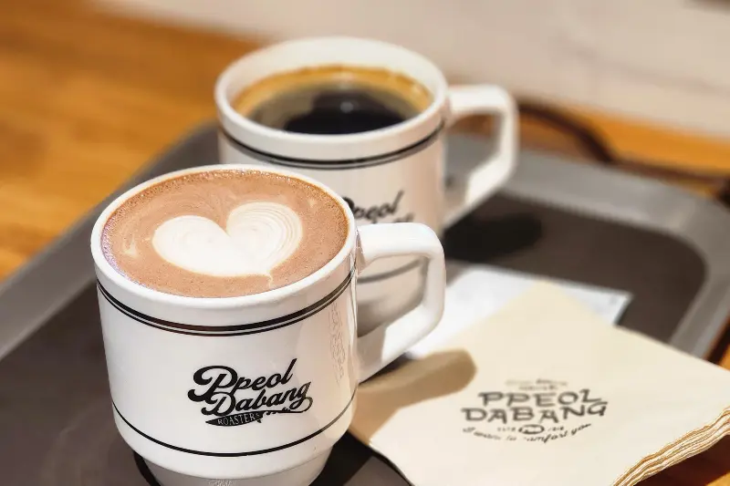 스페니쉬 플랫 화이트와 아메리카노