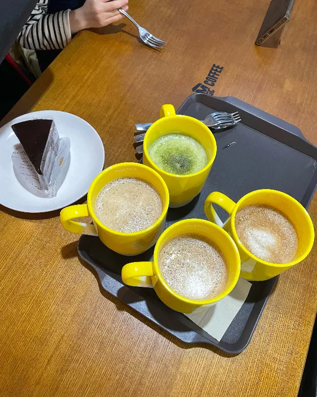 다양한 음료와 디저트