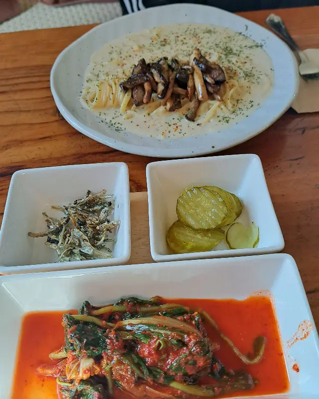 버섯크림파스타와 밑반찬