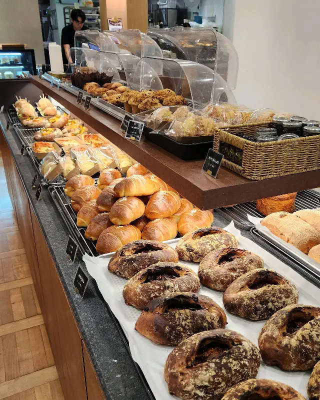 다양한 빵과 디저트