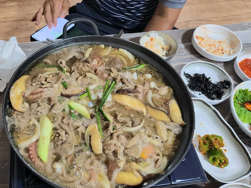 불낙이 끓고 있는 모습