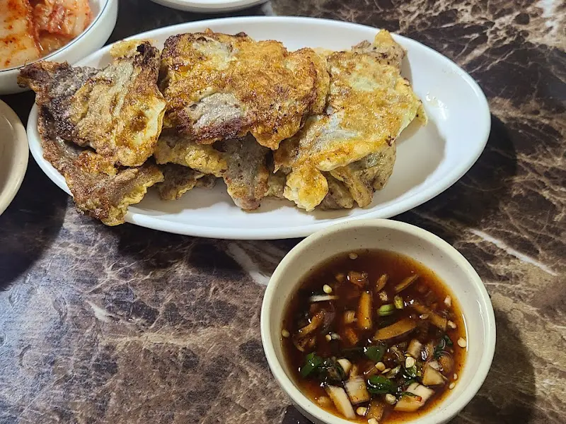 생선전과 간장 소스