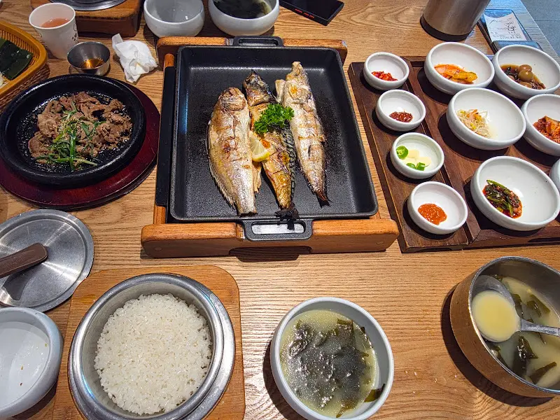 푸짐한 생선구이 정식 한 상 차림