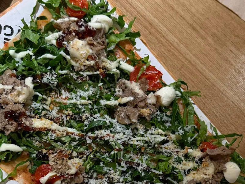 숯불 쌈 피자의 모습