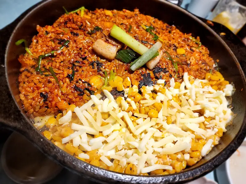 볶음밥과 콘치즈