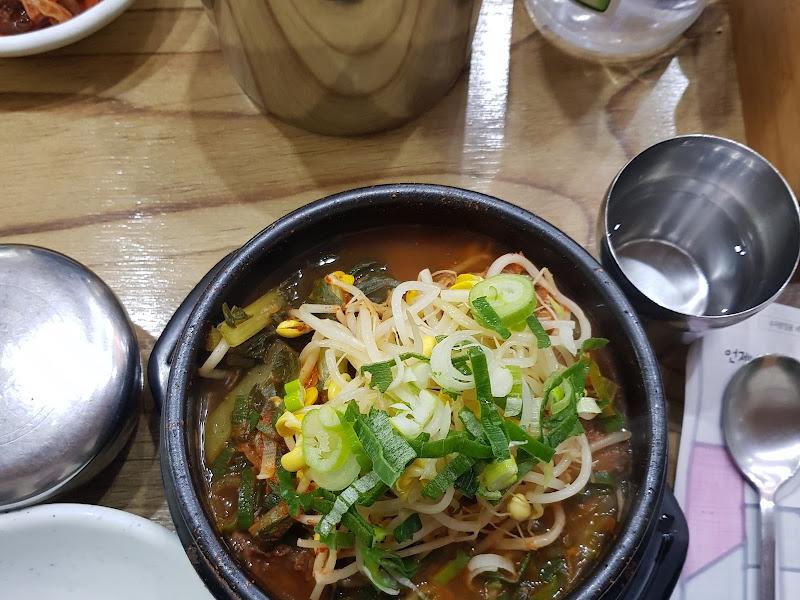 뼈다귀해장국과 반찬