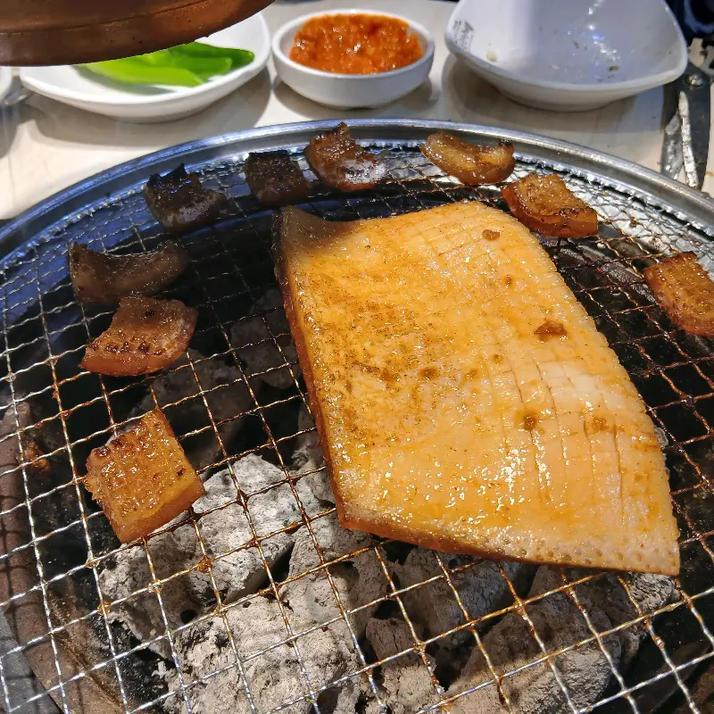 돼지껍데기와 갈비