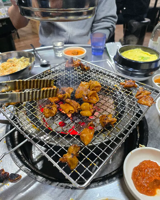 노릇하게 구워진 곱창