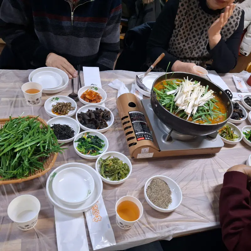 메기탕과 밑반찬