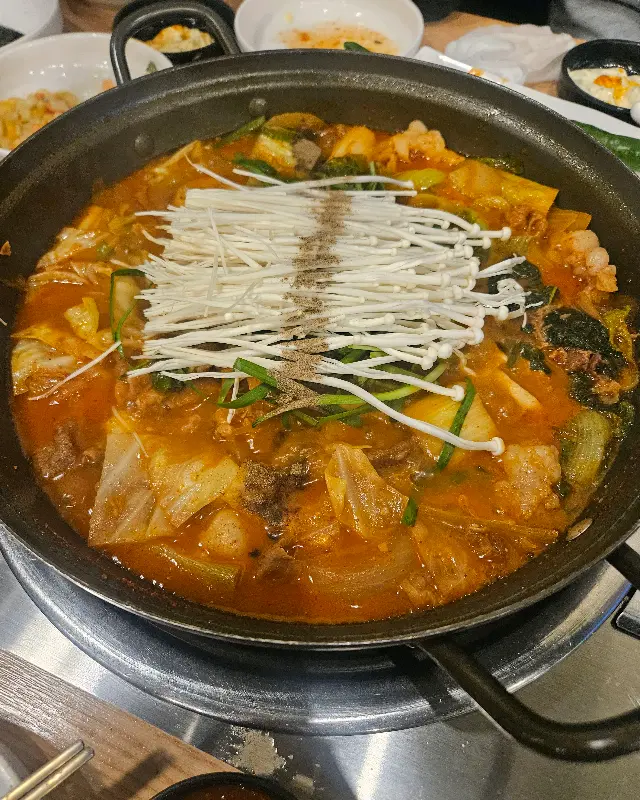 얼큰한 곱창전골