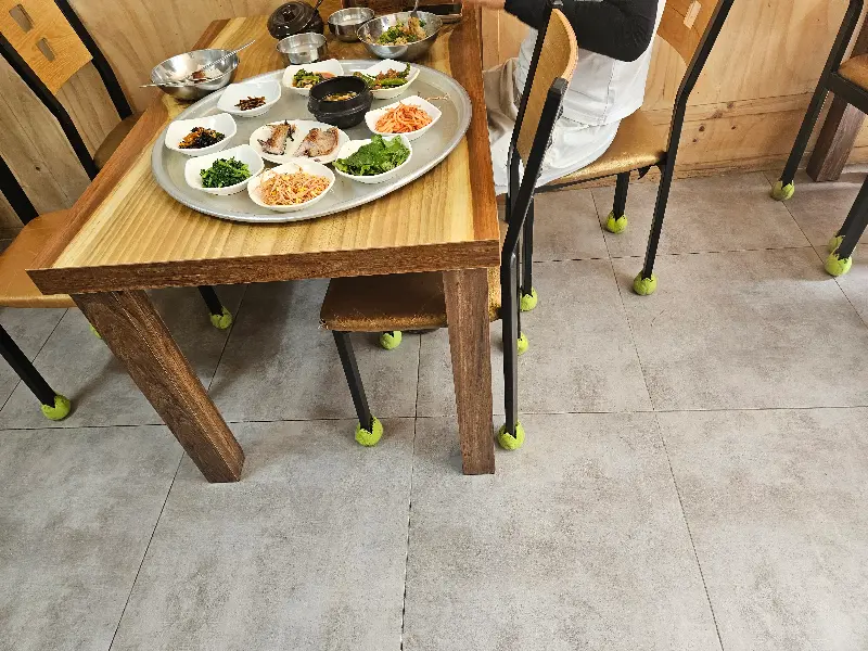 정갈하게 차려진 한 상