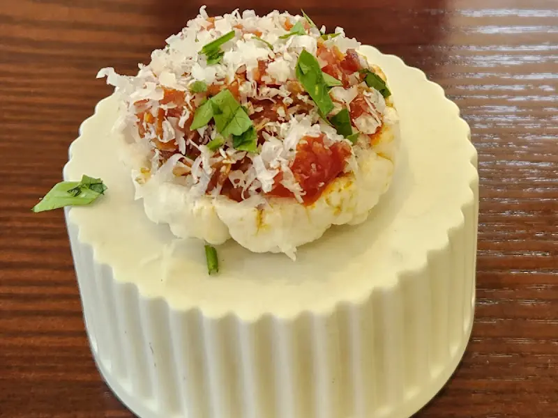 아뮤즈 부쉬로 제공된 토마토 리조또 아란치니